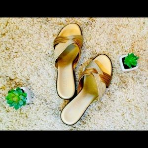 Italian Shoemakers Gold/Silver 1 1/2 inch wedge